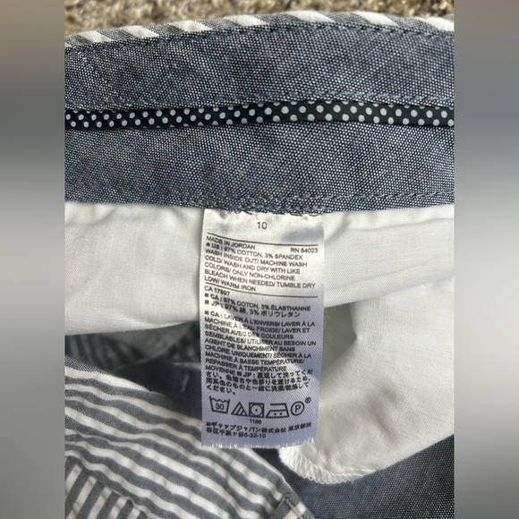 Banana Republic Women’s Seer Soft Navy Blue and White striped shorts size 10 - Picture 3 of 8